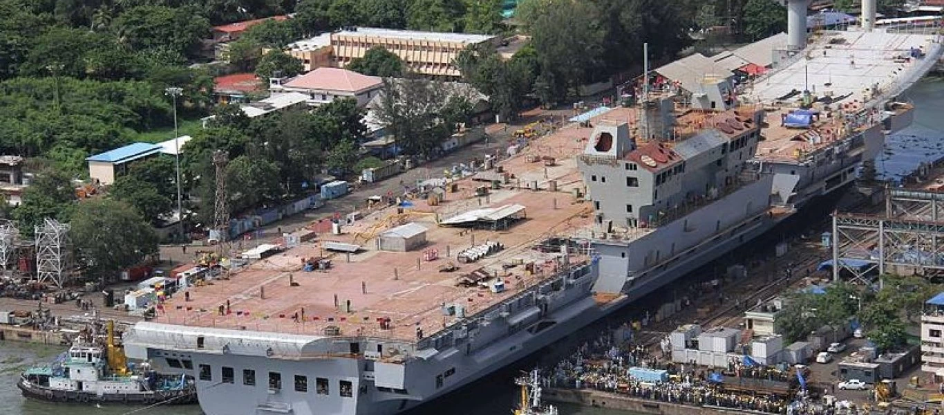 Η Ινδία προετοιμάζεται να ανοίξει και πάλι τις αμυντικές βιομηχανίες της